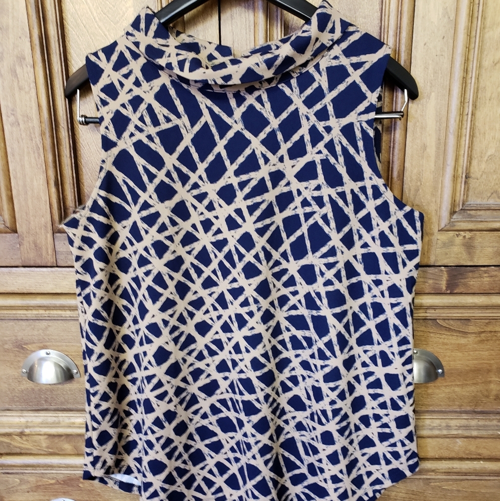 Tan Navy  Gorgeous Sleeveless Top Size L Like New